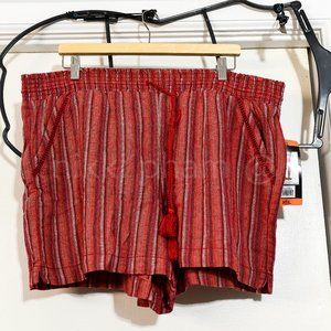 Briggs Ladies’ Linen Blend Shorts in Red,